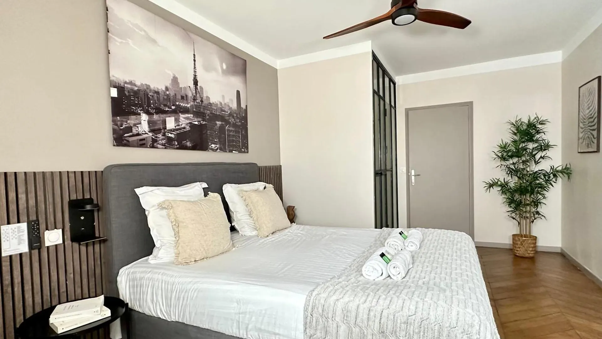1581 Typical Luxurious Parisian Getaway Apartman