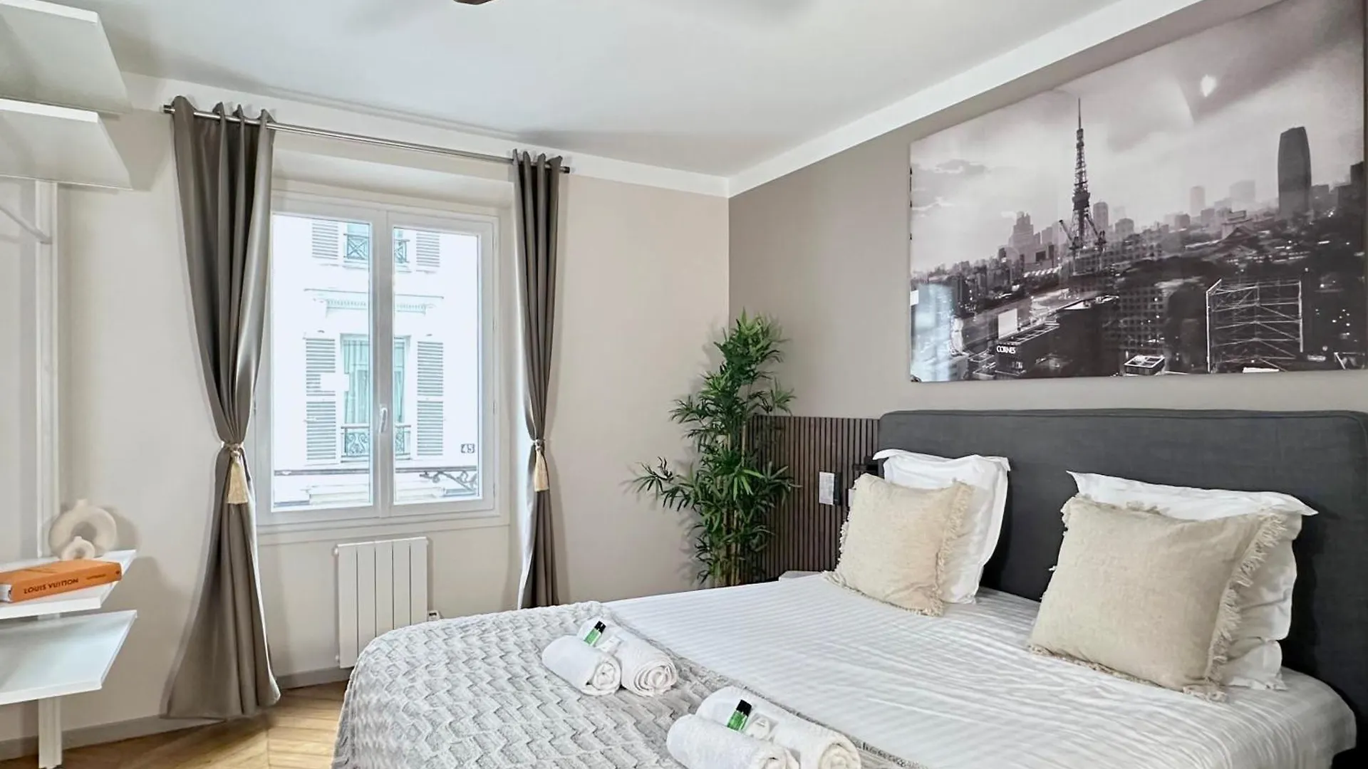 1581 Typical Luxurious Parisian Getaway Apartman