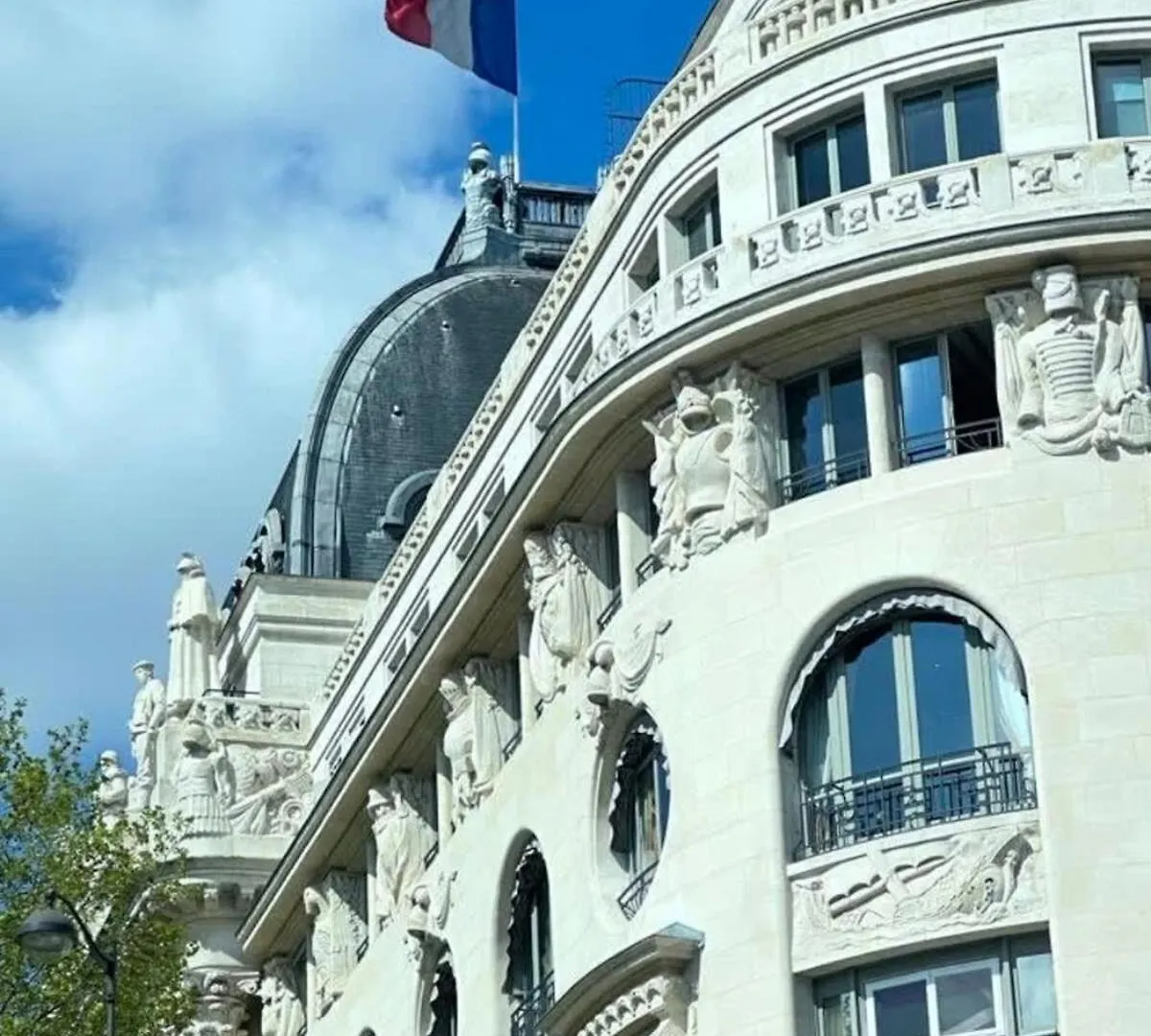 1581 Typical Luxurious Parisian Getaway Apartment France