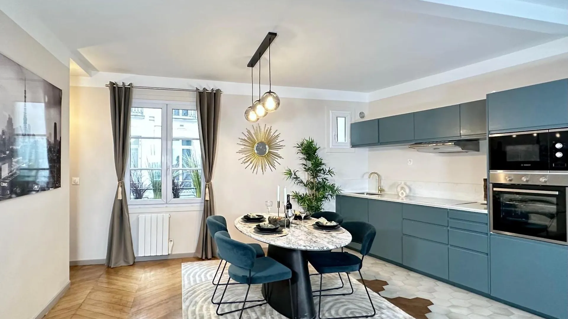 1581 Typical Luxurious Parisian Getaway Apartment