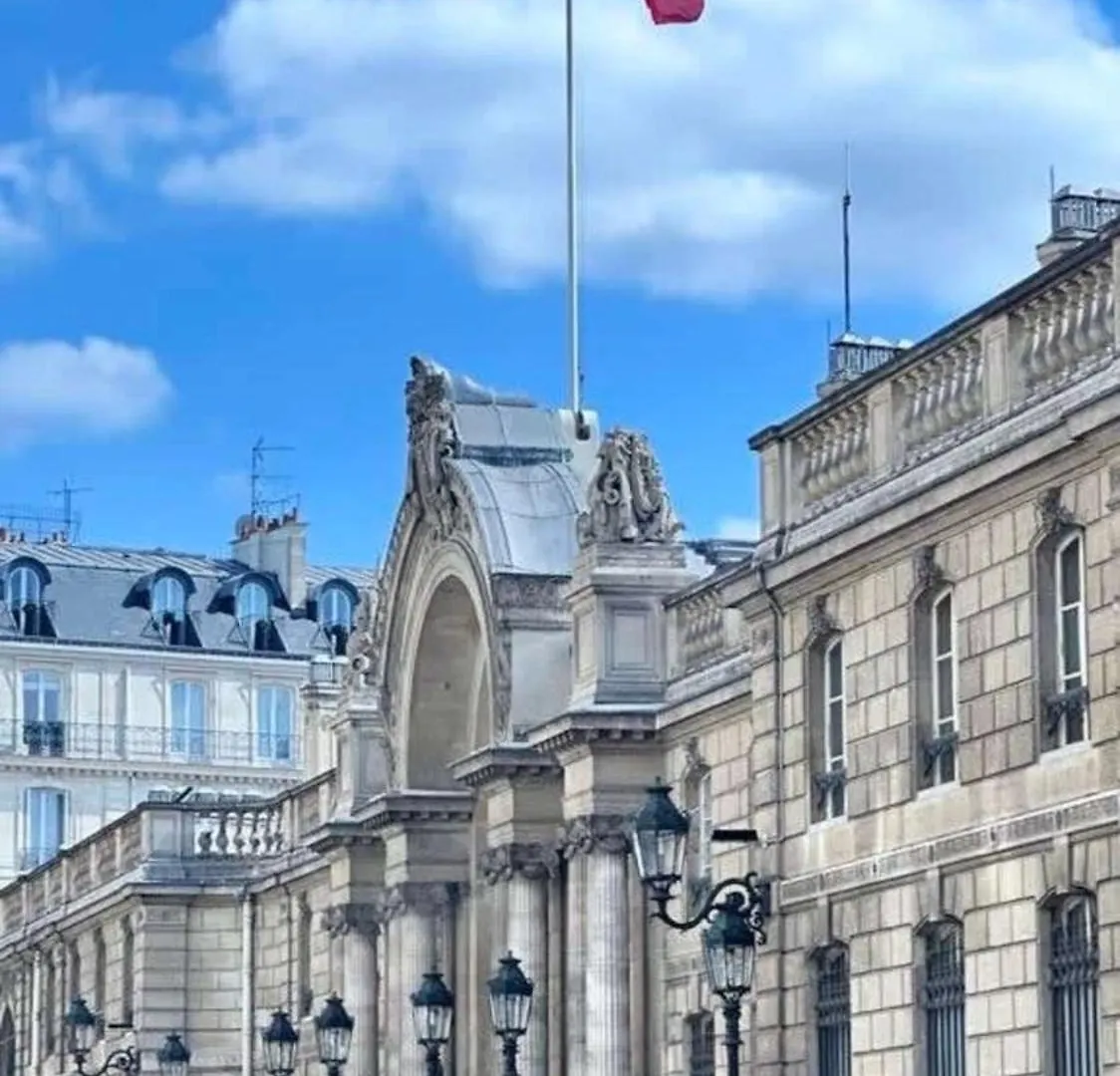 1581 Typical Luxurious Parisian Getaway Apartment