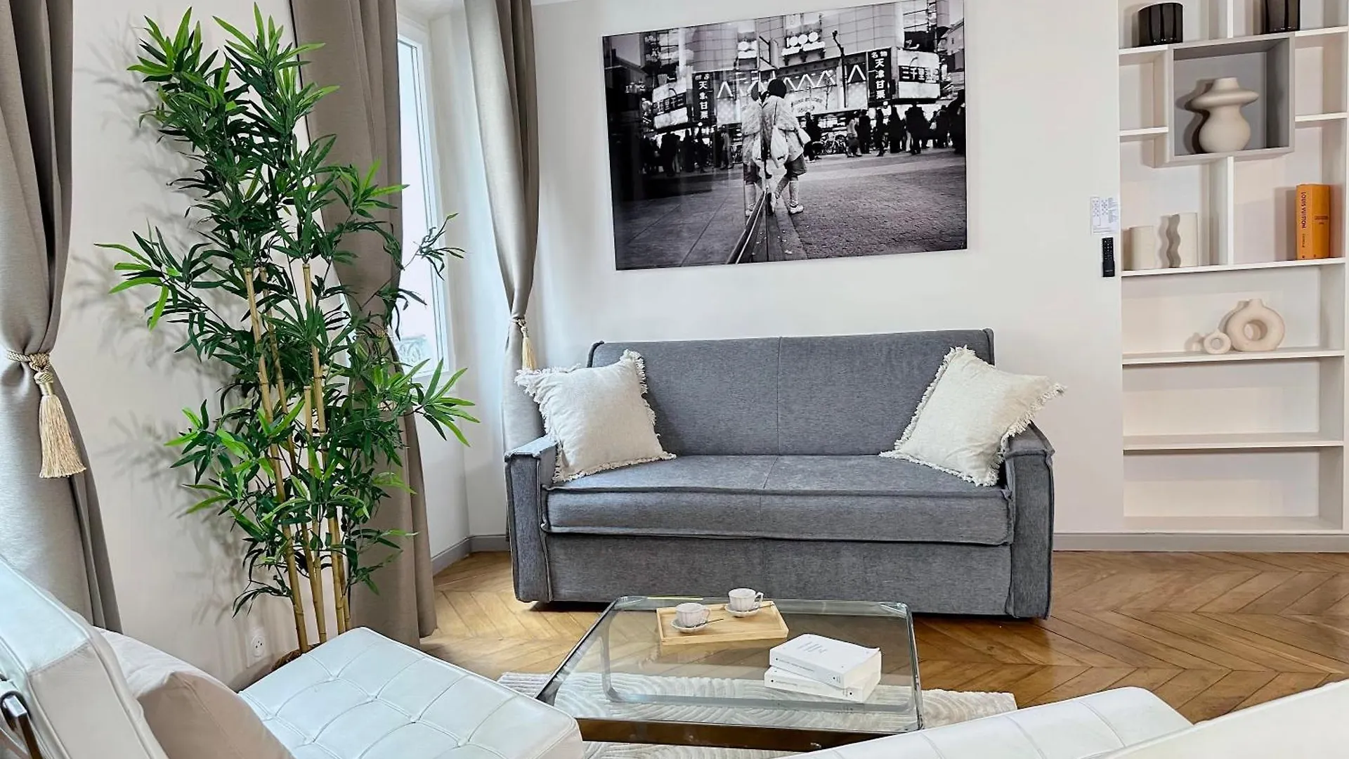 1581 Typical Luxurious Parisian Getaway Apartment 0*, Paris France