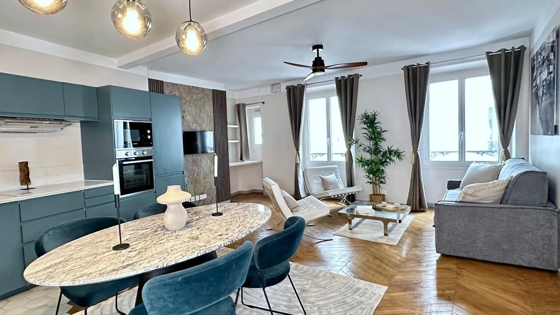 1581 Typical Luxurious Parisian Getaway Apartment