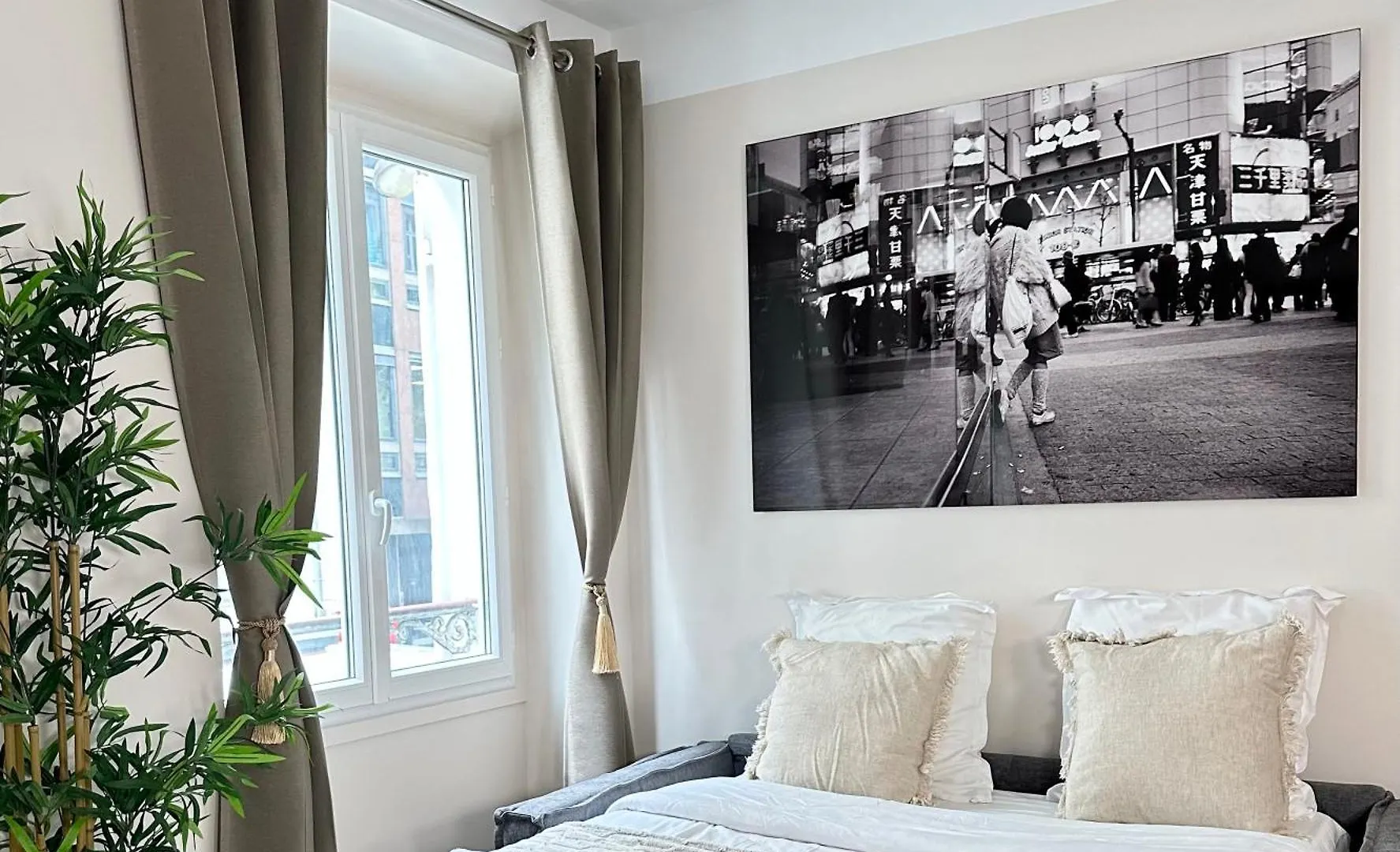 1581 Typical Luxurious Parisian Getaway Apartment France