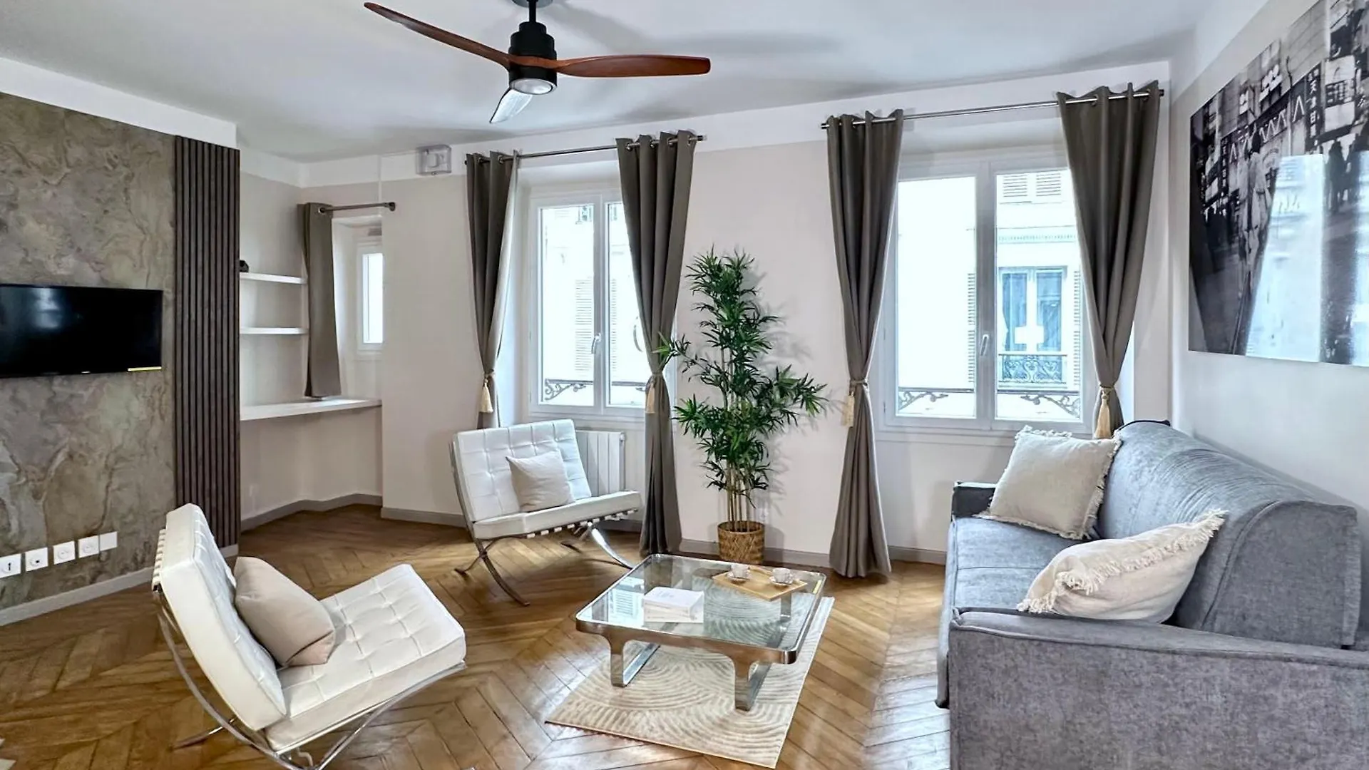 1581 Typical Luxurious Parisian Getaway location